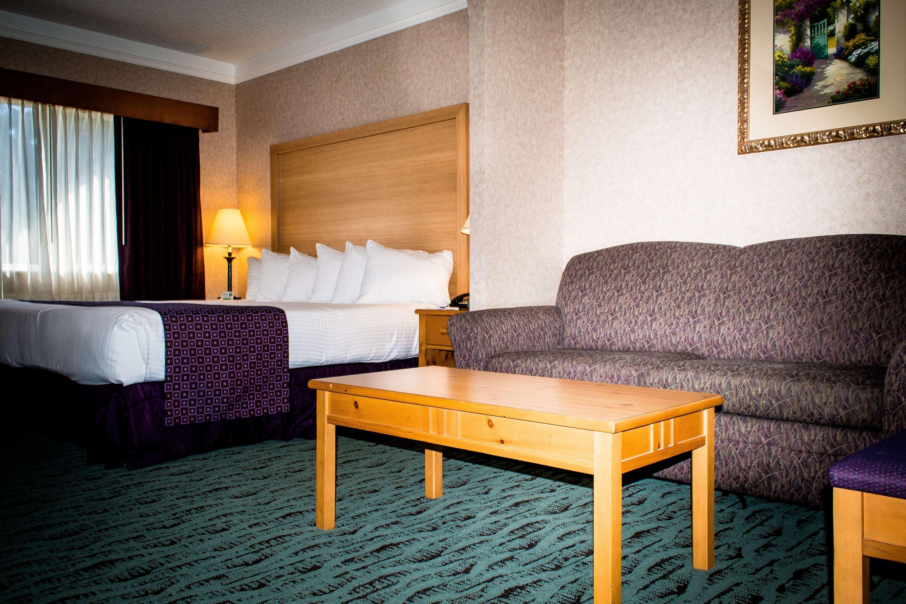 Best Western Plus Executive Court Inn & Conference Center Манчестър Екстериор снимка