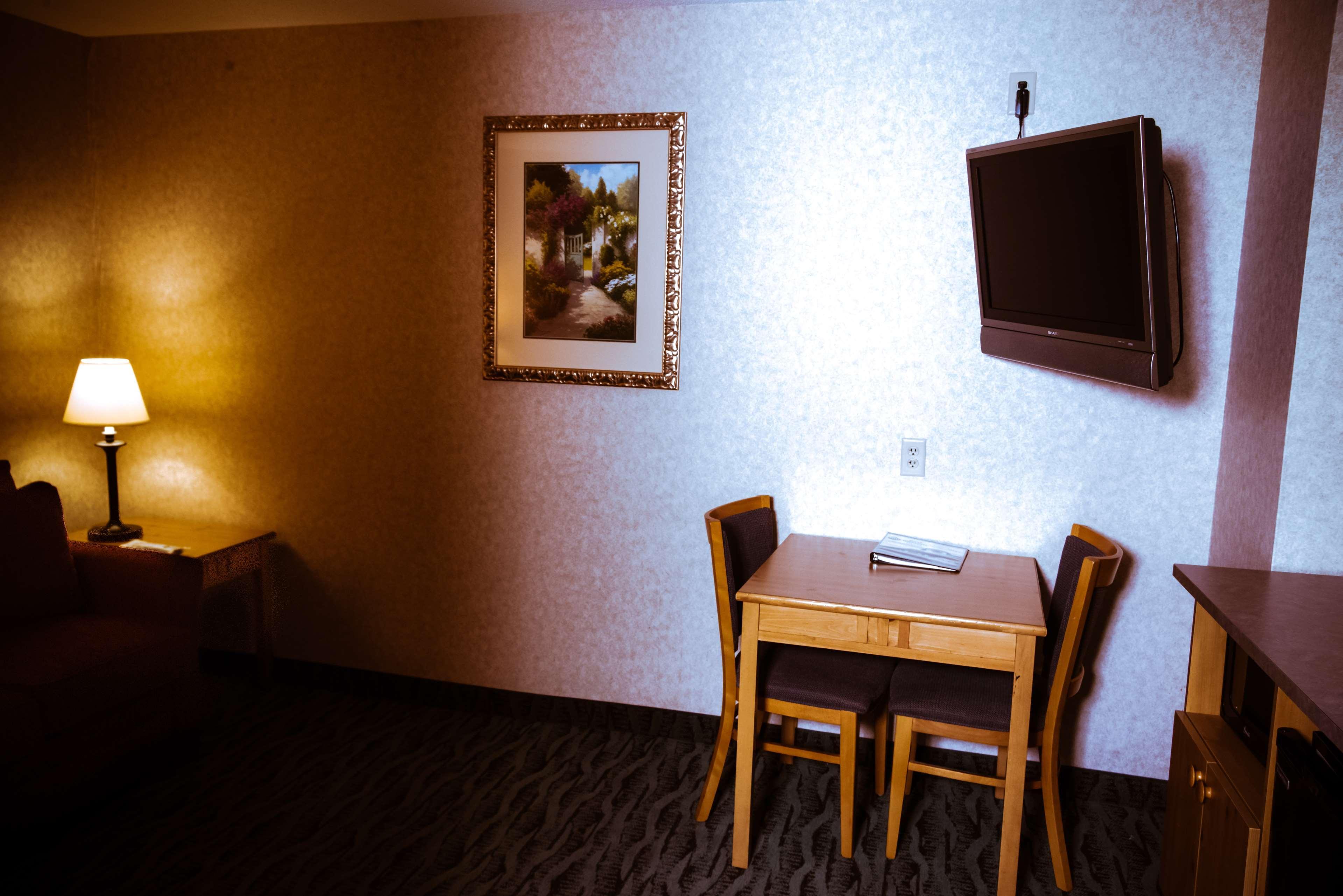 Best Western Plus Executive Court Inn & Conference Center Манчестър Екстериор снимка