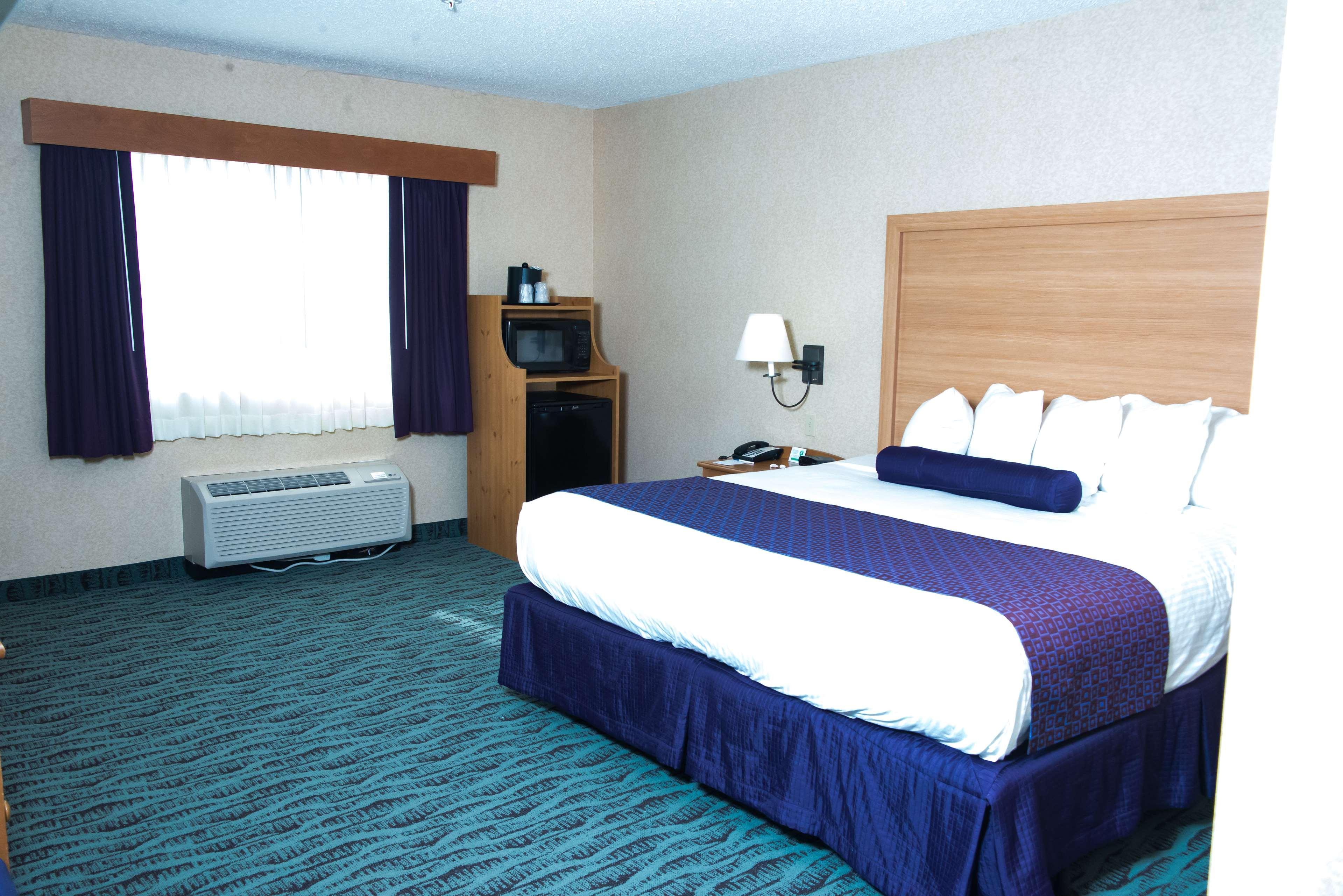 Best Western Plus Executive Court Inn & Conference Center Манчестър Екстериор снимка