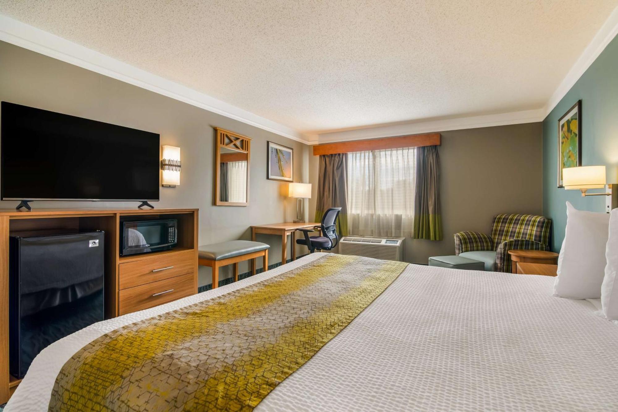 Best Western Plus Executive Court Inn & Conference Center Манчестър Екстериор снимка